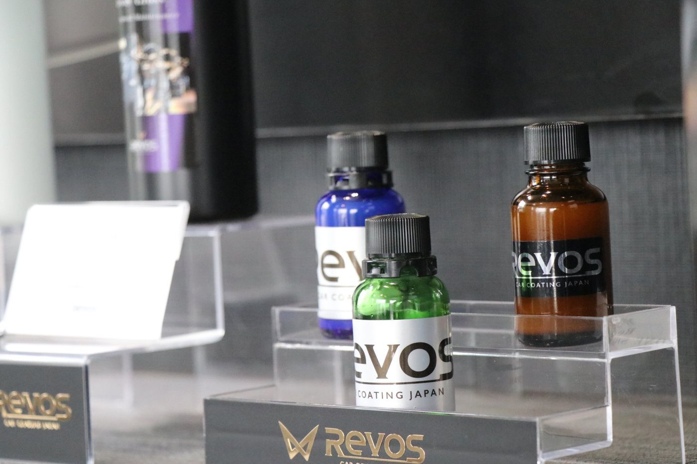 RevoS のコーティング剤の小瓶が3本並んでいます。