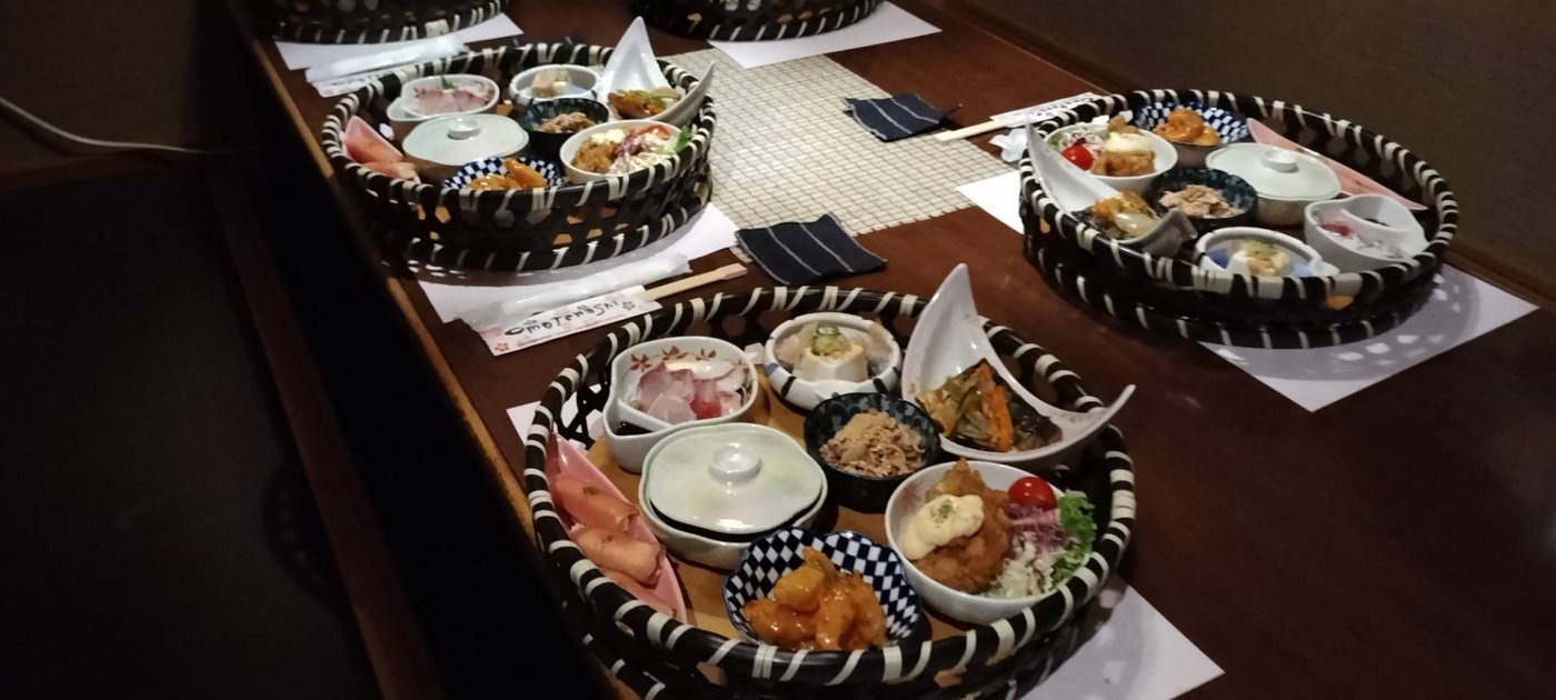 IZAYANの宴会の籠盛り料理。
